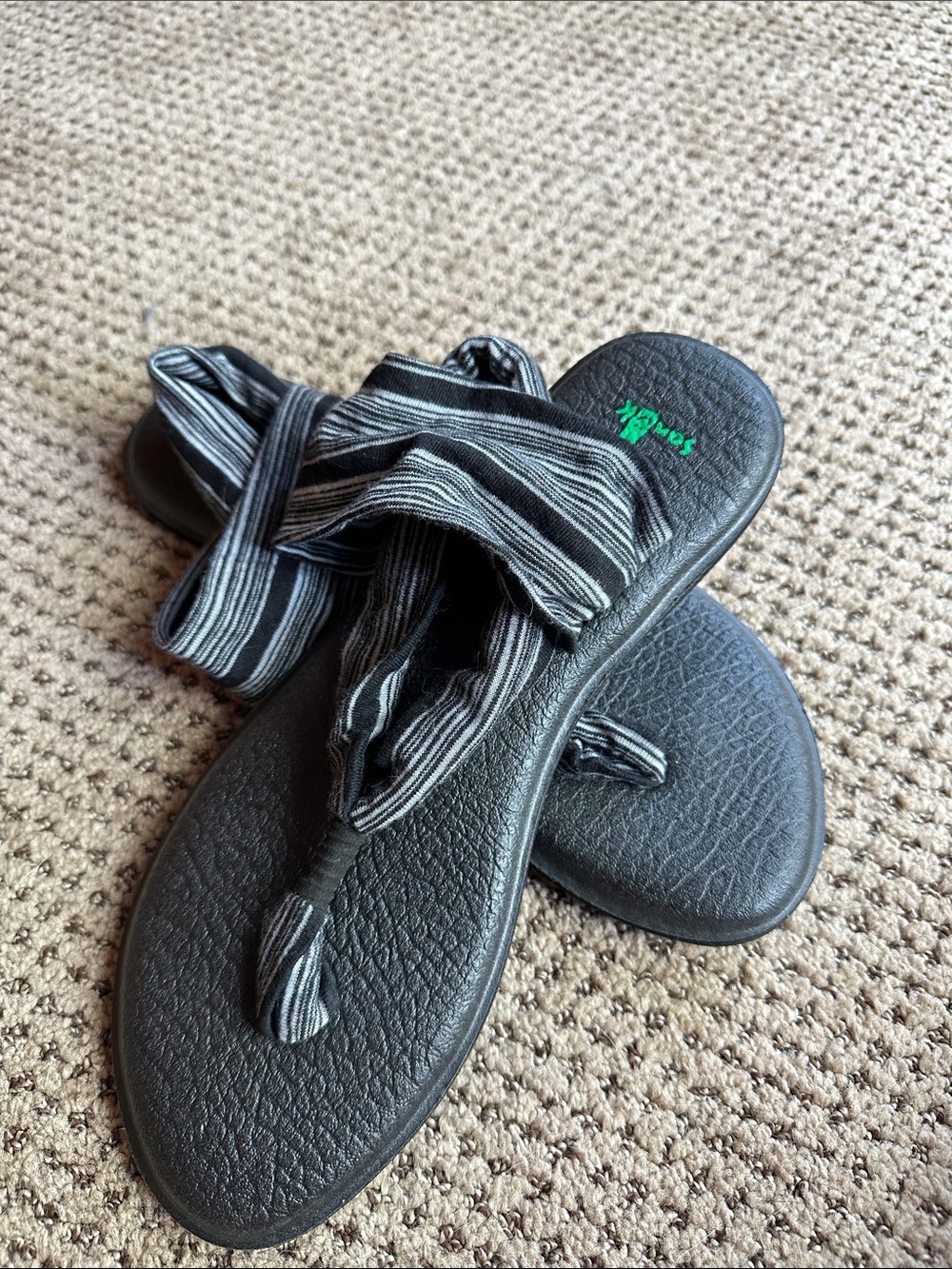 Women’s size 9 Sanuk yoga sling sandals